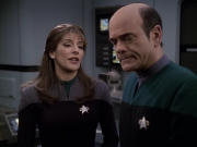 extant_StarTrek_VOY_6x24-LifeLine_02825.jpg