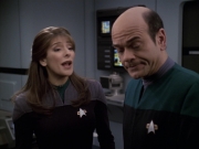 extant_StarTrek_VOY_6x24-LifeLine_02829.jpg