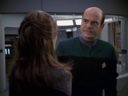 extant_StarTrek_VOY_6x24-LifeLine_02831.jpg