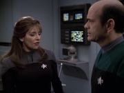 extant_StarTrek_VOY_6x24-LifeLine_02839.jpg