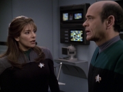 extant_StarTrek_VOY_6x24-LifeLine_02843.jpg