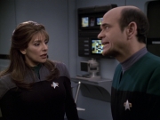 extant_StarTrek_VOY_6x24-LifeLine_02844.jpg