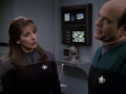 extant_StarTrek_VOY_6x24-LifeLine_02845.jpg