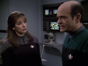 extant_StarTrek_VOY_6x24-LifeLine_02848.jpg