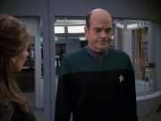 extant_StarTrek_VOY_6x24-LifeLine_02850.jpg