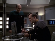 extant_StarTrek_VOY_6x24-LifeLine_02860.jpg