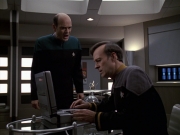 extant_StarTrek_VOY_6x24-LifeLine_02861.jpg