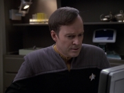 extant_StarTrek_VOY_6x24-LifeLine_02863.jpg