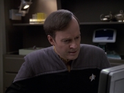 extant_StarTrek_VOY_6x24-LifeLine_02864.jpg