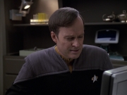 extant_StarTrek_VOY_6x24-LifeLine_02865.jpg