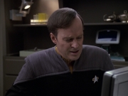 extant_StarTrek_VOY_6x24-LifeLine_02866.jpg