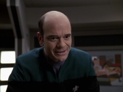 extant_StarTrek_VOY_6x24-LifeLine_02872.jpg