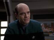 extant_StarTrek_VOY_6x24-LifeLine_02887.jpg