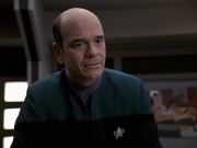 extant_StarTrek_VOY_6x24-LifeLine_02888.jpg