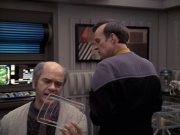 extant_StarTrek_VOY_6x24-LifeLine_02897.jpg
