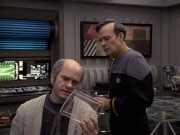 extant_StarTrek_VOY_6x24-LifeLine_02898.jpg