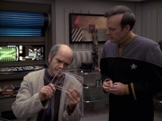 extant_StarTrek_VOY_6x24-LifeLine_02901.jpg