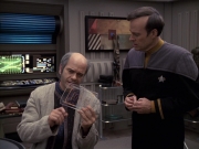 extant_StarTrek_VOY_6x24-LifeLine_02902.jpg
