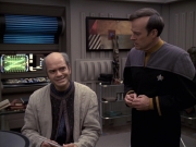 extant_StarTrek_VOY_6x24-LifeLine_02903.jpg