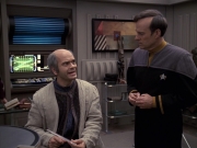 extant_StarTrek_VOY_6x24-LifeLine_02904.jpg