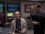 extant_StarTrek_VOY_6x24-LifeLine_02905.jpg