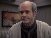extant_StarTrek_VOY_6x24-LifeLine_02963.jpg