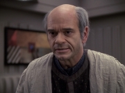 extant_StarTrek_VOY_6x24-LifeLine_02964.jpg