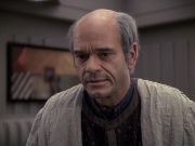 extant_StarTrek_VOY_6x24-LifeLine_02965.jpg