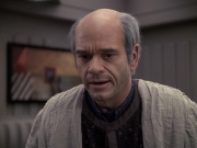 extant_StarTrek_VOY_6x24-LifeLine_02966.jpg