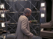 extant_StarTrek_VOY_6x24-LifeLine_03016.jpg