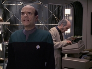 extant_StarTrek_VOY_6x24-LifeLine_03020.jpg