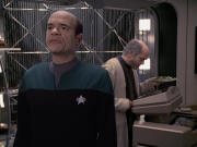 extant_StarTrek_VOY_6x24-LifeLine_03021.jpg