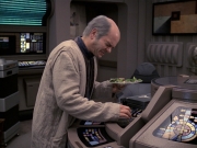 extant_StarTrek_VOY_6x24-LifeLine_03035.jpg