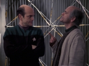 extant_StarTrek_VOY_6x24-LifeLine_03223.jpg