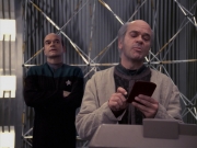 extant_StarTrek_VOY_6x24-LifeLine_03227.jpg