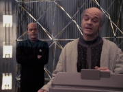 extant_StarTrek_VOY_6x24-LifeLine_03228.jpg