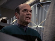 extant_StarTrek_VOY_6x24-LifeLine_03238.jpg