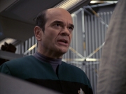extant_StarTrek_VOY_6x24-LifeLine_03240.jpg