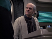 extant_StarTrek_VOY_6x24-LifeLine_03248.jpg
