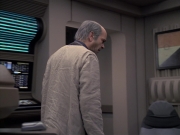 extant_StarTrek_VOY_6x24-LifeLine_03251.jpg