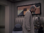 extant_StarTrek_VOY_6x24-LifeLine_03256.jpg