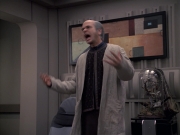 extant_StarTrek_VOY_6x24-LifeLine_03259.jpg