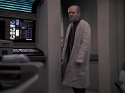 extant_StarTrek_VOY_6x24-LifeLine_03265.jpg