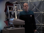extant_StarTrek_VOY_6x24-LifeLine_03268.jpg