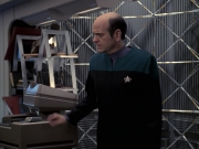 extant_StarTrek_VOY_6x24-LifeLine_03273.jpg