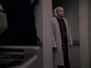 extant_StarTrek_VOY_6x24-LifeLine_03277.jpg