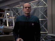extant_StarTrek_VOY_6x24-LifeLine_03278.jpg
