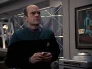 extant_StarTrek_VOY_6x24-LifeLine_03280.jpg
