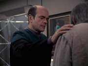 extant_StarTrek_VOY_6x24-LifeLine_03288.jpg
