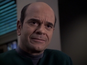 extant_StarTrek_VOY_6x24-LifeLine_03394.jpg